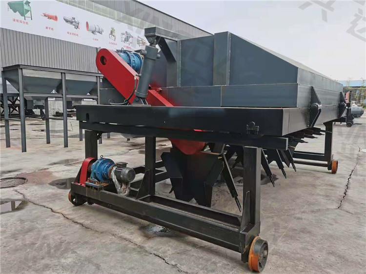 加工牛糞有機(jī)肥液壓槽式翻拋機(jī)