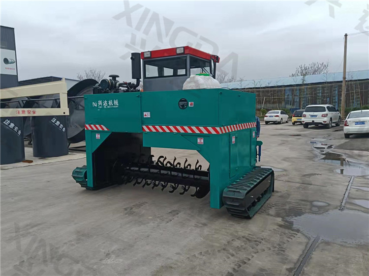 加工牛糞有機(jī)肥履帶翻拋機(jī)